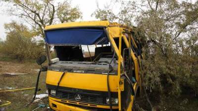 На Херсонщине перевернулся автобус: 2 погибших, 25 пострадавших