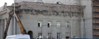 В рамках реконструкции снесли колонны оперного театра в Саратове