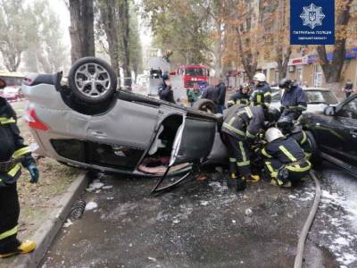 В Одессе произошло ДТП с четырьмя авто: одно из них перевернулось