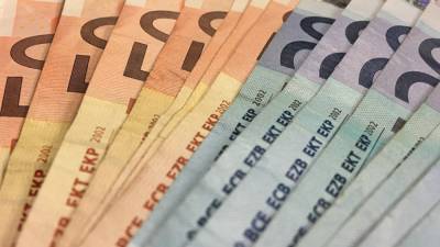 Курс евро на Мосбирже упал до 90 рублей