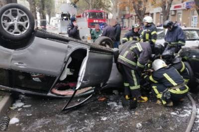 В Одессе водитель Subaru нарушил правила и устроил масштабное ДТП