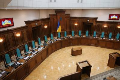 Заседание Конституционного Суда Украины по «земельным» статьям сорвали по вине ОП