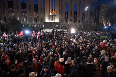 В Тбилиси возобновилась акция протеста оппозиции на Руставели