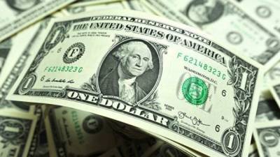 Доллар и евро подешевели к закрытию межбанка