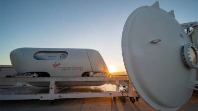 Virgin Hyperloop впервые испытала вакуумную капсулу с пассажирами