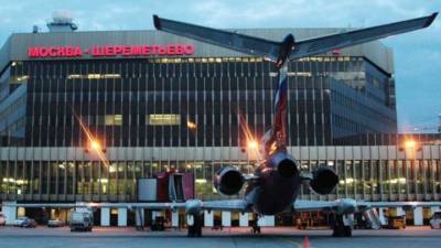 Из-за неадекватного пассажира самолет вернулся в Шереметьево