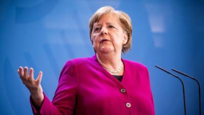 Меркель предупредила об угрозе третьей волны пандемии