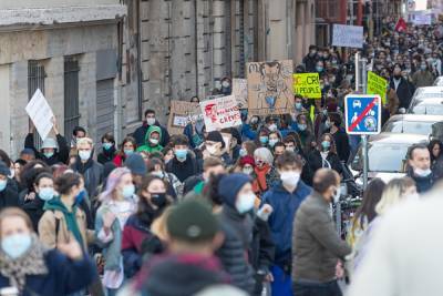 Власти Франции отозвали вызвавший протесты законопроект о расширении полномочий полиции
