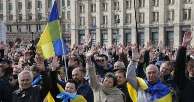 Украинцы выступили против запрета российских фильмов и соцсетей