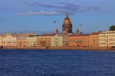 В Петербурге Английскую набережную очистили от лишних реагентов