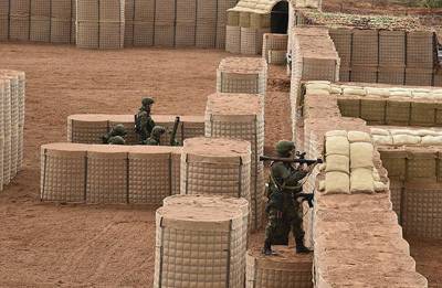 Российские миротворцы начали возводить фортификации в Карабахе