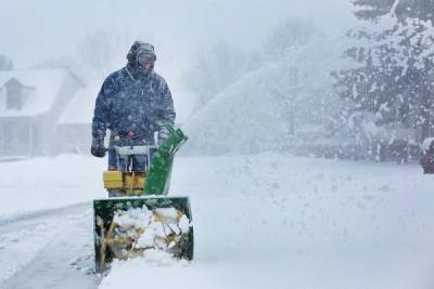 Машины не ставить: где будут убирать снег в Новосибирске 1 декабря