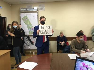 В Петербурге под крики «Позор „Единой России“» лишили мандата независимого депутата