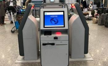В аэропорту Ташкента появились электронные стойки самостоятельной регистрации