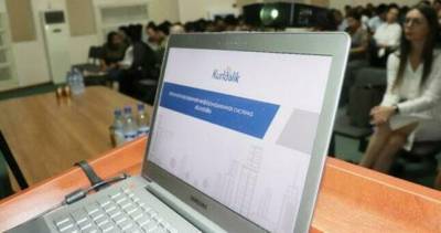 В Узбекистане электронные дневники школьников стали платными