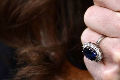 Названа получившая на помолвку самое красивое кольцо в мире женщина
