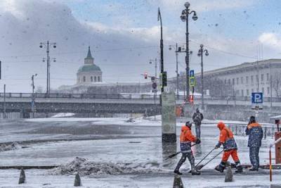 Синоптик Тишковец заявил, что в первый день зимы москвичей ожидают снег и гололедица