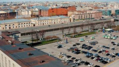 Петербуржцам можно бесплатно размещать электромобили в зонах платной парковки