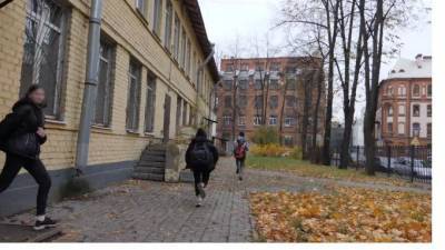 Число ушедших на карантин российских школ увеличилось до 37