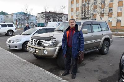 Депутаты Поронайска передали автомобиль медикам