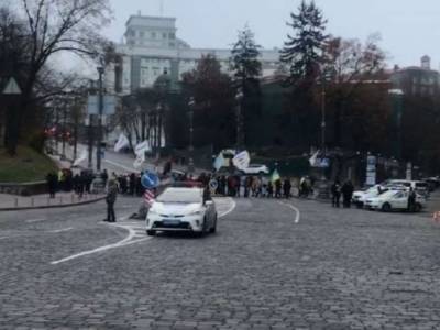 В Киеве парализовано движение по улице Грушевского