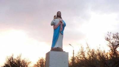В Запорожской области памятник Ленину заменили на статую Христа