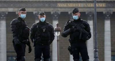 Французский парламент отозвал закон о запрете публикаций фото полицейских
