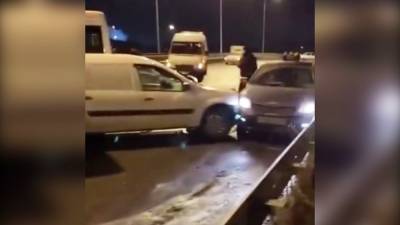 В Подмосковье на трассе столкнулись 13 автомобилей (видео)