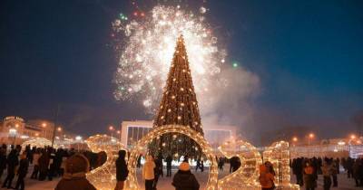 Первую в России новогоднюю елку зажгли в Якутии