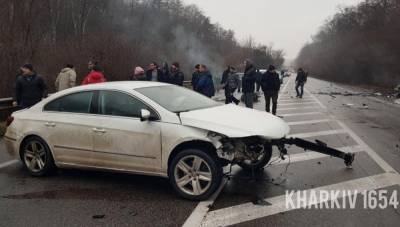 Обгонял по встречке: в Харькове Volkswagen разнес 4 авто – фото