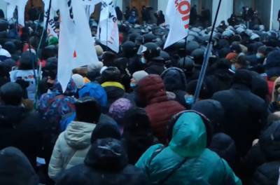 Киев колотит: у людей лопнуло терпение — перекрыта центральная улица столицы