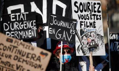 Власти Франции отозвали статью о запрете публикации фотографий полицейских из-за народных протестов