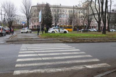 В Днепре водитель на пешеходном переходе сбил школьницу