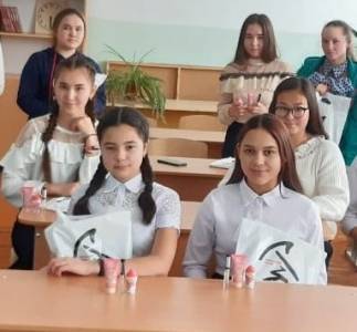 Для школьников Кунгурского района прошла благотворительная акция от компании «Лукойл» «Мастер-классы «Уроки красоты»