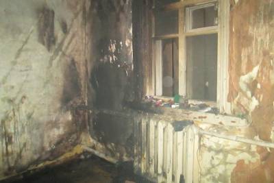 2-хквартирный жилой дом полыхал в Руднянском районе из-за уснувшего в постели курильщика