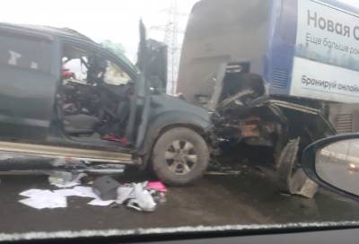 В массовой аварии на КАД погиб водитель внедорожника