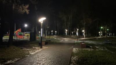В городском саду в Кашине Тверской области зажглись новые фонари