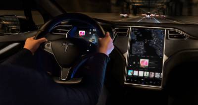Программное обновление 2020.48.5 для электромобилей Tesla улучшило навигацию, работу с сообщениями и добавило новые функции