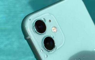 Apple оштрафовали на 10 млн евро из-за "водонепроницаемости" iPhone