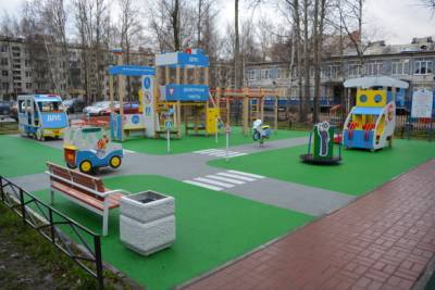 В Петербурге завершился суд над воспитателем, по вине которой на площадке детсада погибла девочка