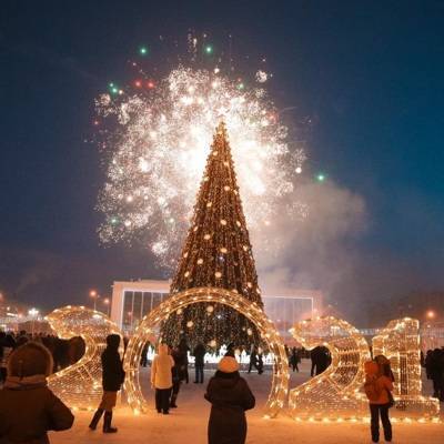 Первую новогоднюю ёлку России зажгли в Якутске