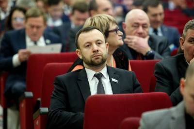 Из-за презентаций прокуратуры уральский депутат отказался от двух должностей в Заксобрании