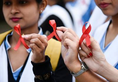 Как люди с ВИЧ учатся принимать диагноз, получают терапию и борются со стереотипами