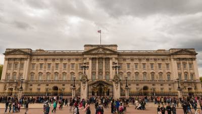 Слуга украл из Букингемского дворца дорогостоящие вещи и продал их за бесценок