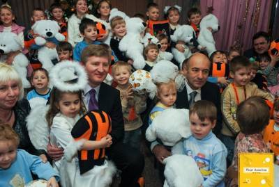 Подарки для 100 тысяч детей: в этом году новогодняя Акция "Ринат Ахметов – Детям" пройдет 20-й раз