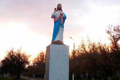 На Украине памятник Ленину заменили на Иисуса Христа