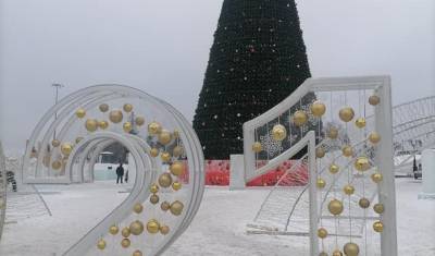 Бык, снежинки и Карандаш: На Телецентре в Уфе идёт строительство ледового городка