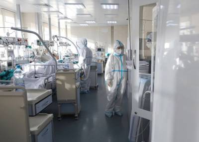 В РФ увеличилось число пациентов с коронавирусом в реанимации