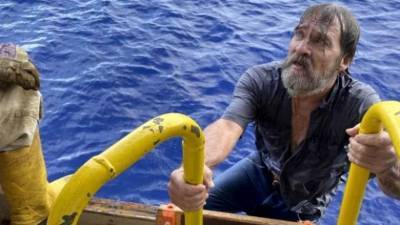 В США спасли моряка, который сутки провел в открытом море с затонувшей лодкой