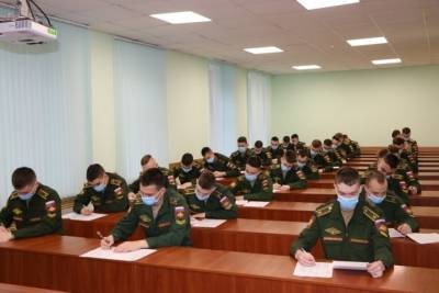 Серпуховские курсанты написали географический диктант